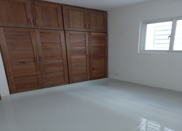 APARTAMENTO CON PATIO