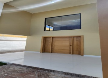 Casa con fachada moderna en la Autopista de San Isidro