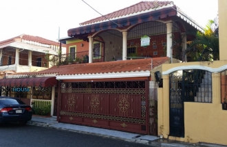 Hermosa Y Espaciosa Casa En San Isidro